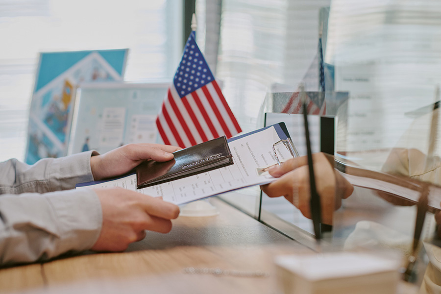 Consulado de Madrid o USCIS para renovar el visado E-2